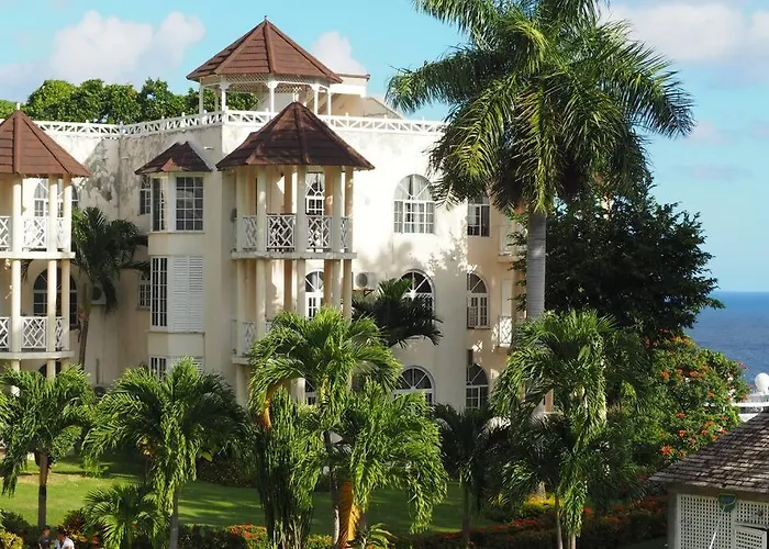 Coastal Beauty - Beautiful Penthouse Condo In Ocho Rios